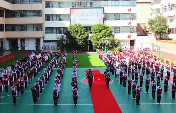 郑州49中举行2021级新生建队仪式